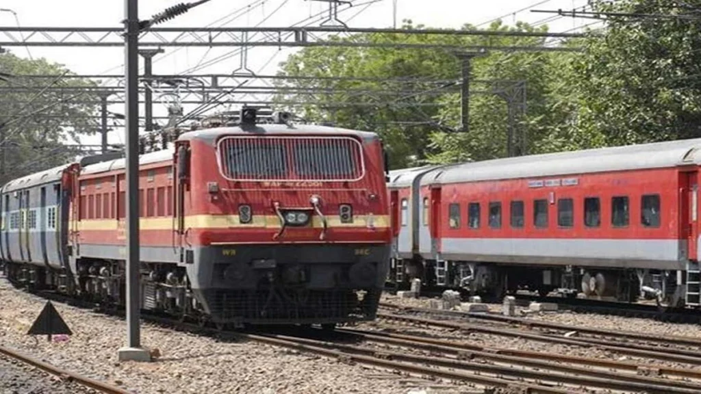 train fes 0 sixteen nine Trains canceled due to maintenance work : విజయవాడ వెళ్లే రైలు ప్రయాణికులకు బిగ్ అలర్ట్