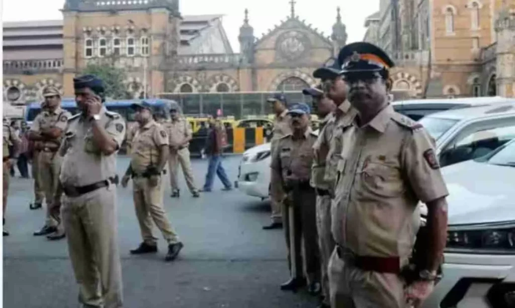 1666076 police image2 ముంబై నగరానికి బాంబుల బెదిరింపులు - విస్తృత తనిఖీలు చేసిన పోలీసుaలు : Threat calls to Mumbai city